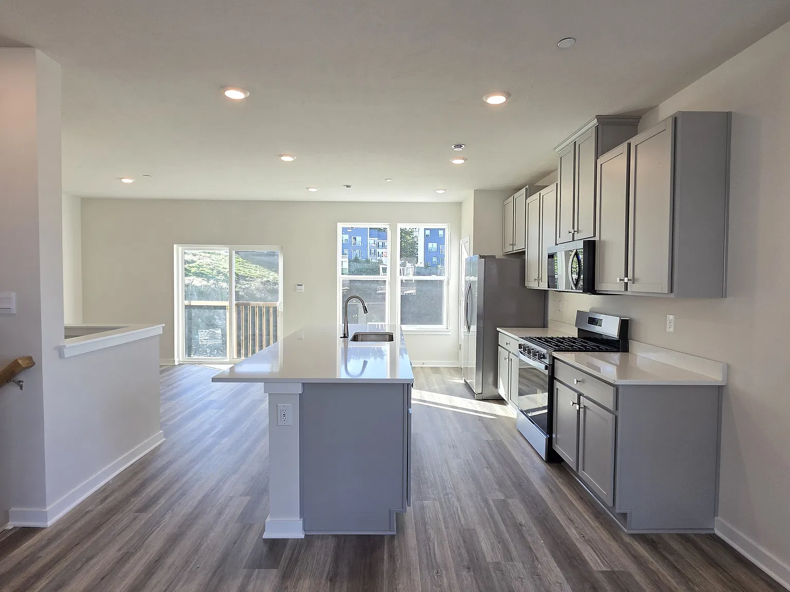 3 bed, 2.5 bath, 2118 sqft, $2,900 — Photo 3