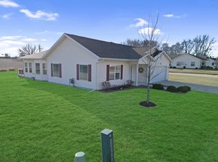 810 S Canterbury Dr, Freeport, IL 61032