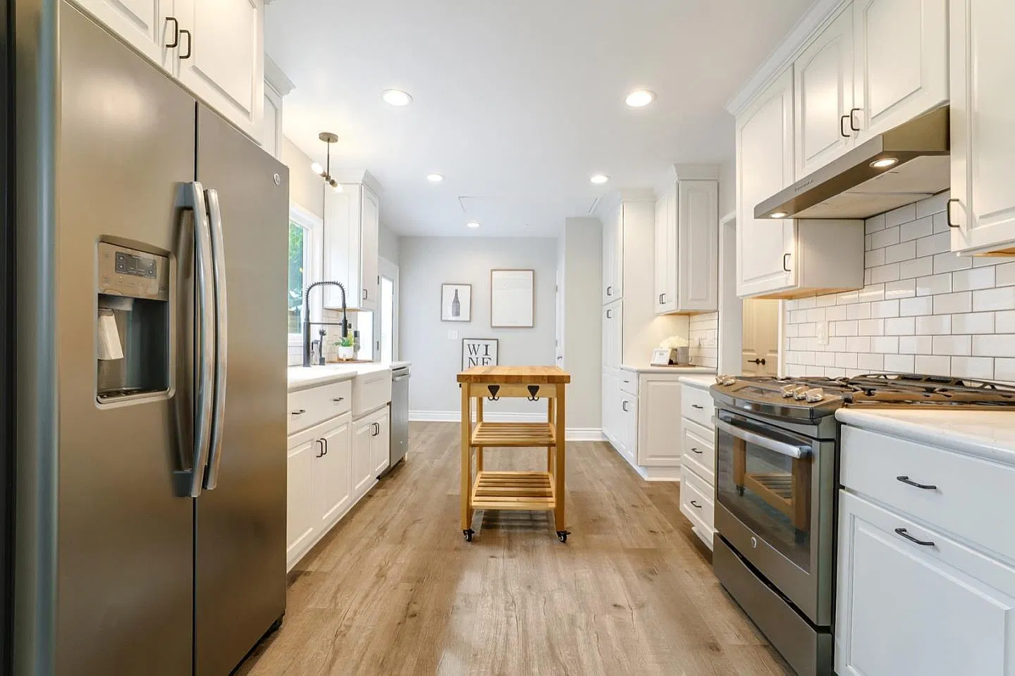 2 bed, 1.0 bath, 1247 sqft, $3,550 — Photo 4