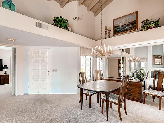 Dining room - now with hardwood laminate floors