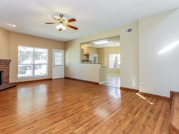 3rd image of 2101 Larkspur St