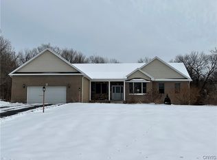22 Stone Ridge Dr, Oswego, NY 13126