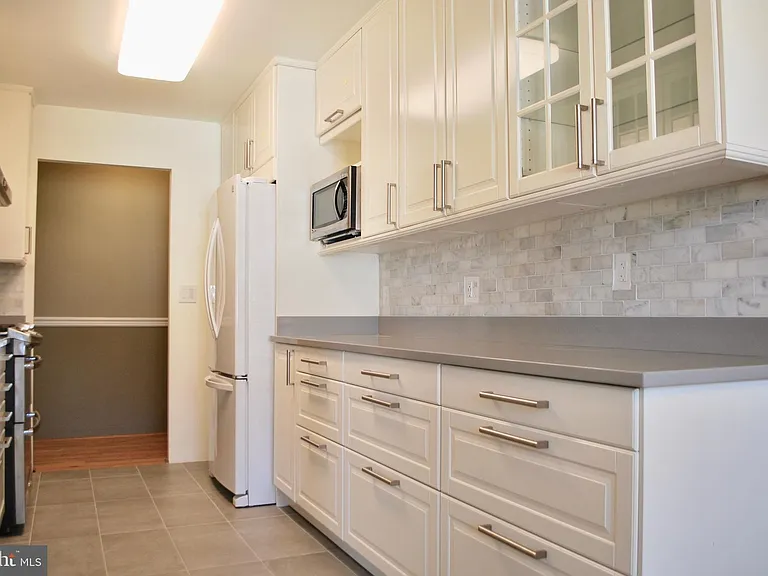 2850 Dover Ln #203 — Photo 4