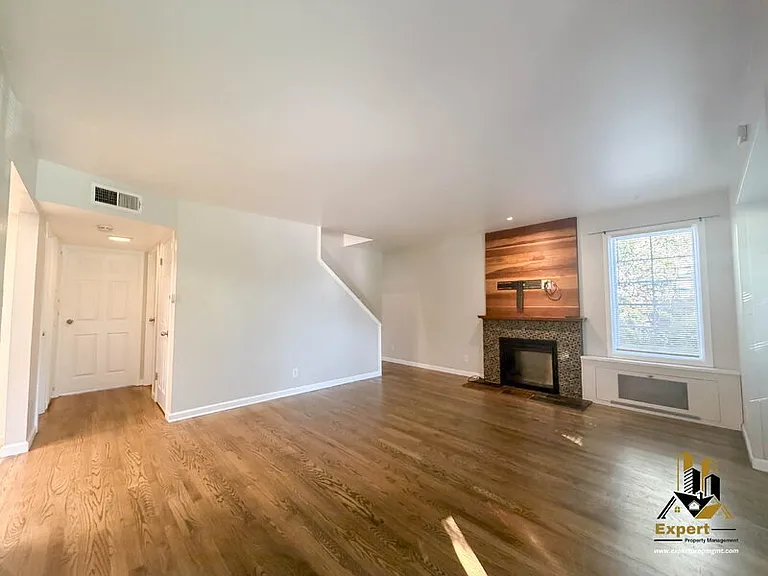2116 Waterford Rd — Photo 3