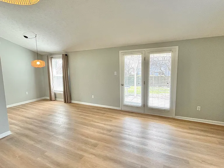 209 Hutchins Dr — Photo 9