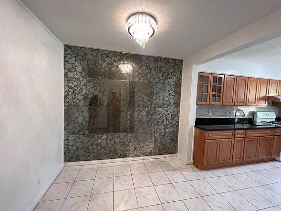 3rd image of 6718 Utopia Pkwy #2F