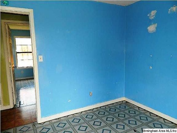 4th image of 305 Hyde Park Ave