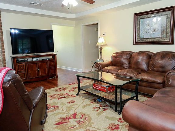 2nd image of 610 Oyster Creek Dr