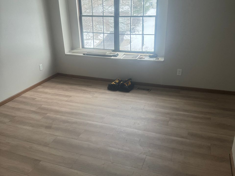 1st image of 922 Upholland Ln
