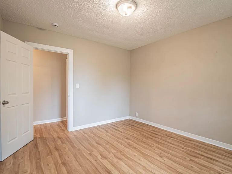 203 Beatrice St — Photo 12