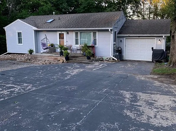805 N Court St, Fairfield, IA 52556