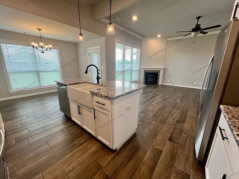 9007 Hawthorne Ln — Photo 12