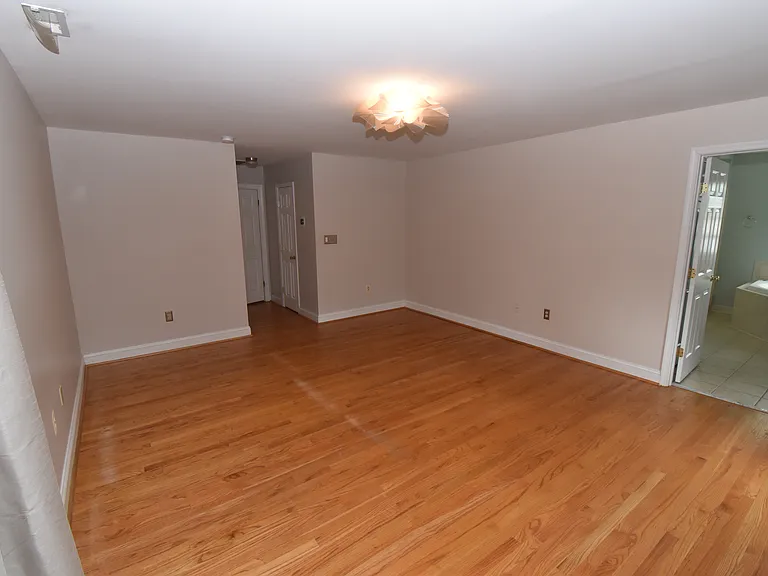 2901 Meadow View Rd — Photo 28