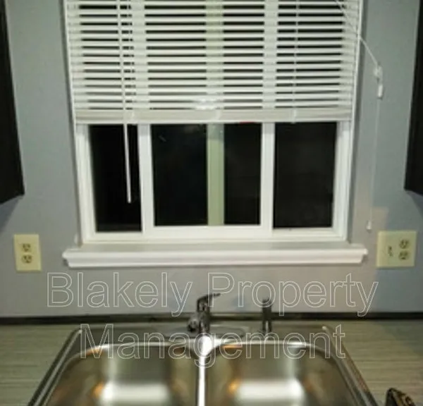 1370 S Vermont Ave #1 — Photo 7