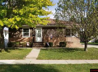 707 4th St SW, Waseca, MN 56093