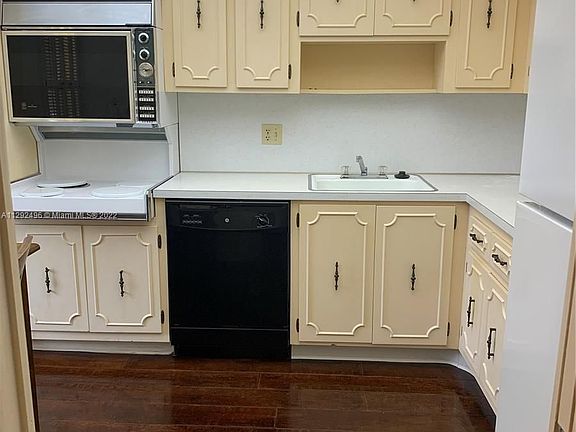 4th image of 2851 S Palm Aire Dr APT 209