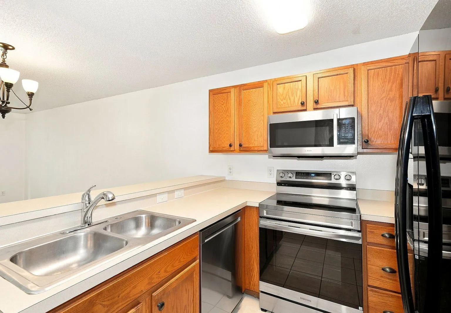 3 bed, 2.0 bath, 1536 sqft, $2,199 — Photo 2