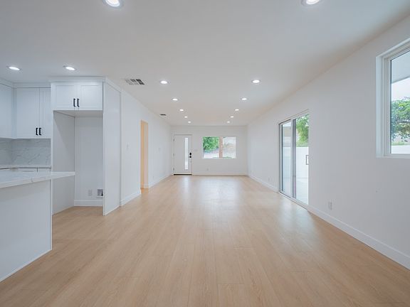 5th image of 7734 N Glenoaks Blvd