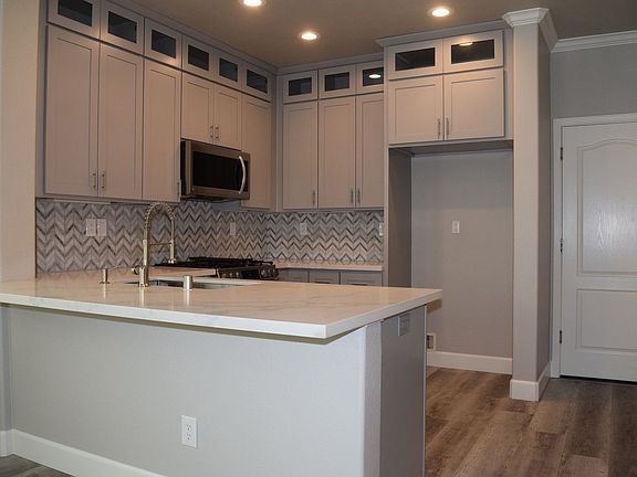 4th image of 977 Latitude Ln