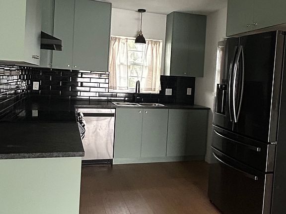 Kitchen: new dishwasher, stove, and refrigerator