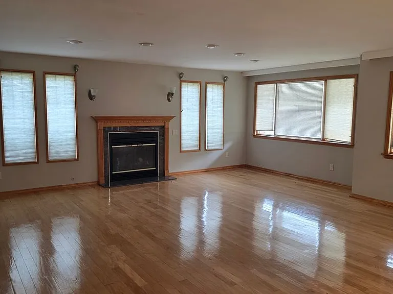812 Leeds Ln — Photo 6