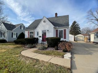 3105 N Twelve Oaks Dr, Peoria, IL 61604