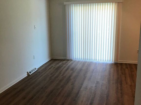 5th image of 3910 Mary St