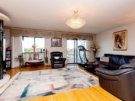 4th image of 2619 Emmons Ave APT 2C