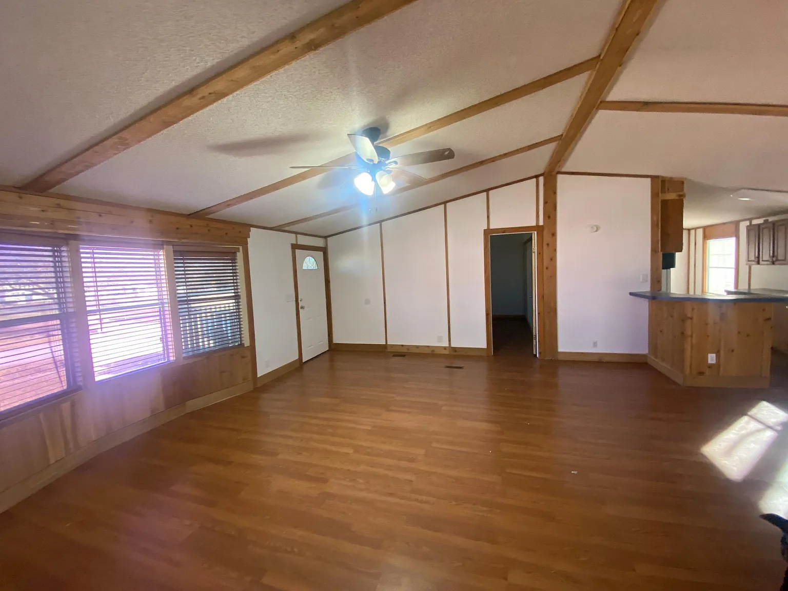 3 bed, 1100 sqft, $1,100 — Photo 1