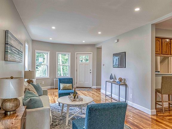 4th image of 112 Dewolf St