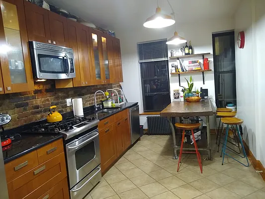 Rented by City Barn Realty Inc | media 8