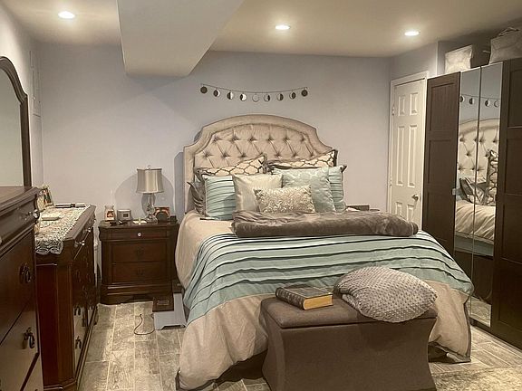 3rd image of 252 Malvine Ave #2