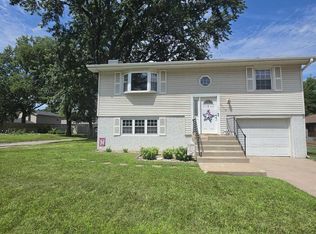 3713 S 56th St, Lincoln, NE 68506