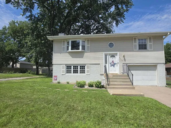 3713 S 56th St, Lincoln, NE 68506