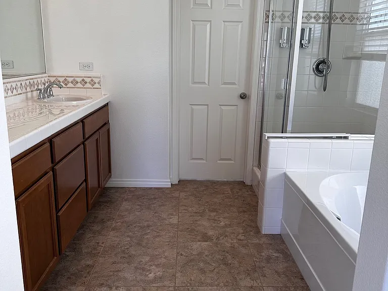 715 Nile River Dr — Photo 31
