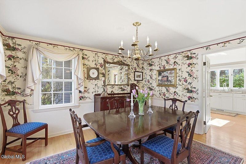 4th image of 27 Wexford Road