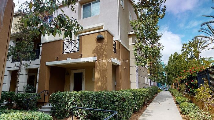 1st image of 8785 Park Pl
