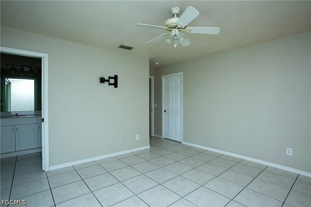 3 bed, 2.0 bath, 2440 sqft, $2,000 — Photo 4