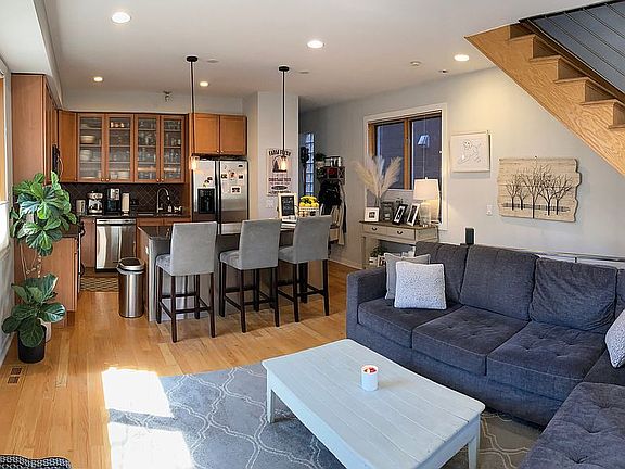 4th image of 1029 N Wolcott Ave #2