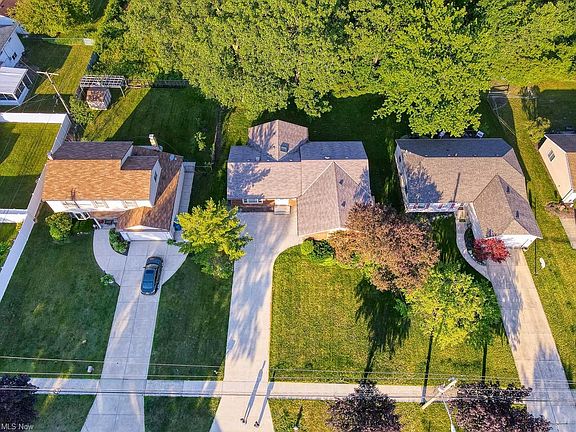 3rd image of 4727 Westview Dr