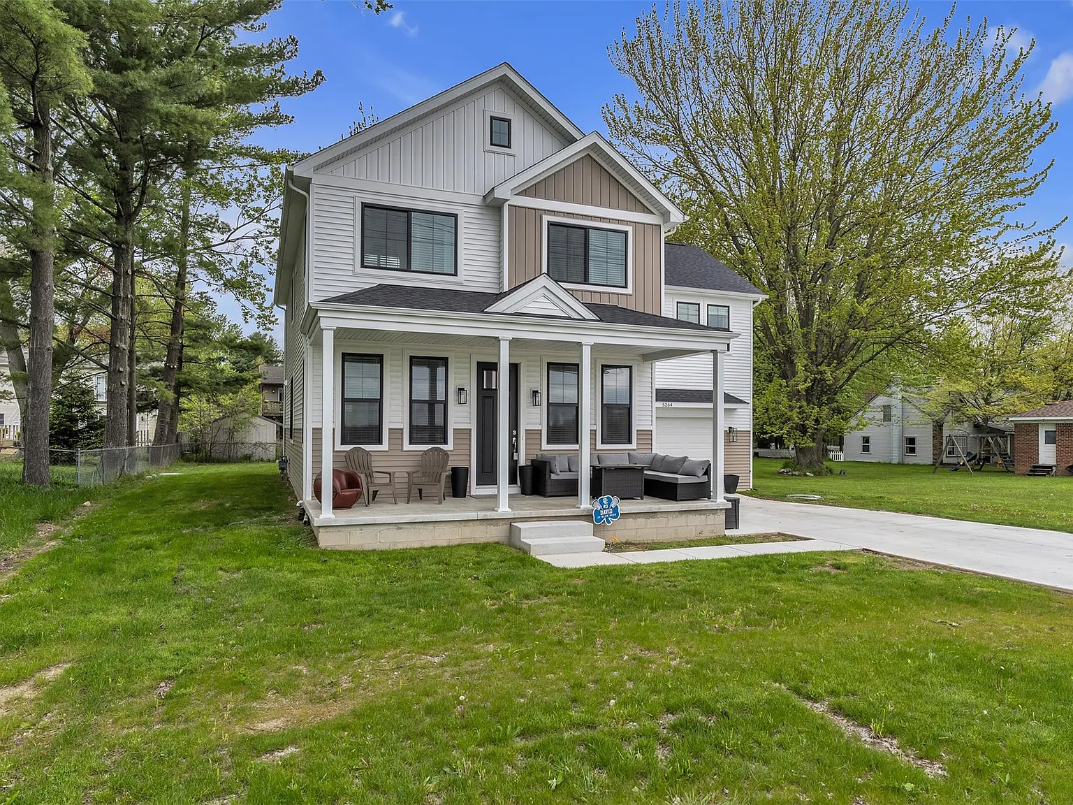 4 bed, 2.5 bath, 2460 sqft, $3,900 — Photo 4