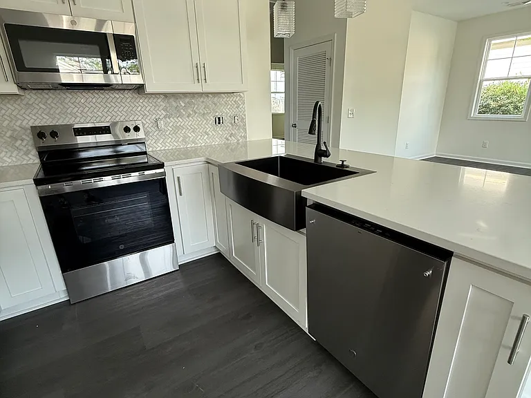 1003 Castle St — Photo 10