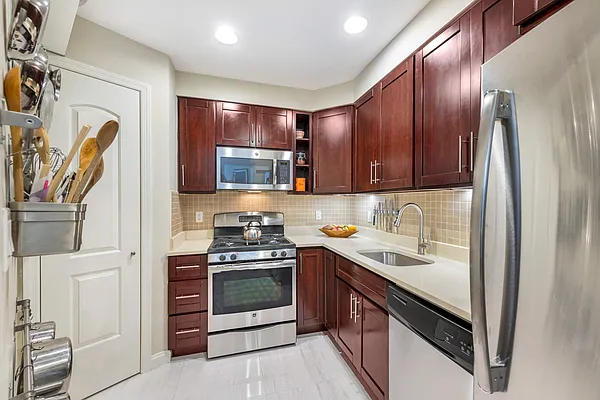 Sold by Compass | media 7