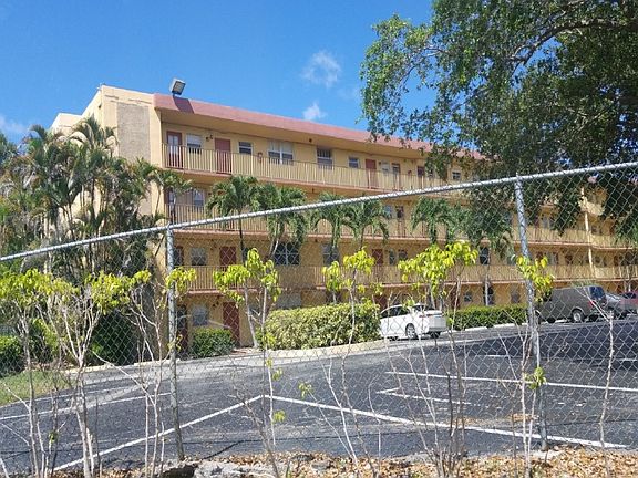 3rd image of 443 NE 195th St APT 243