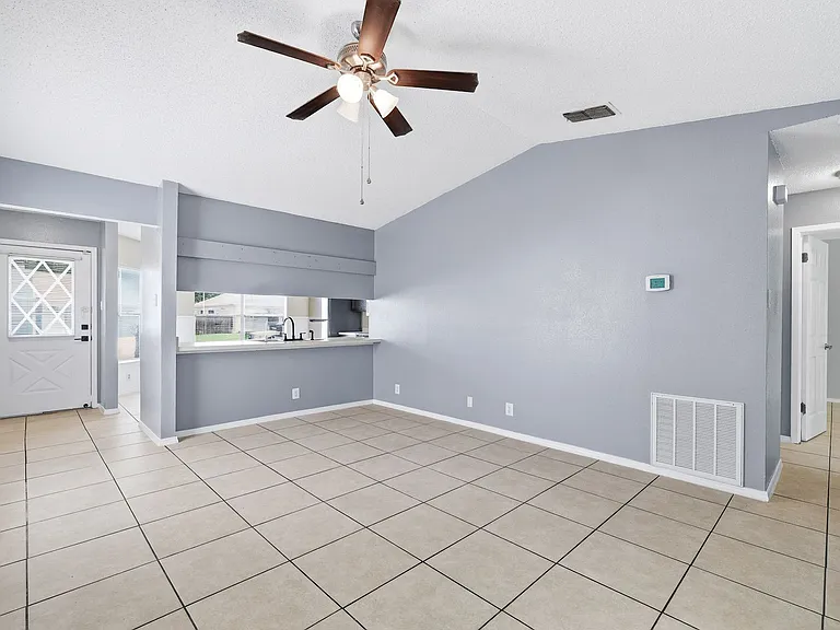 6210 Valley Queen — Photo 5