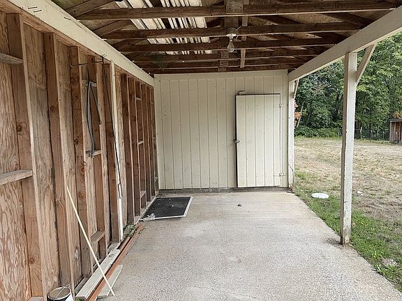 5th image of 141 Camelot Dr
