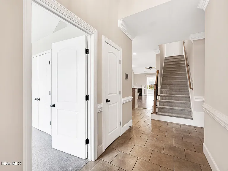 2400 Dovedale Ct #B — Photo 18