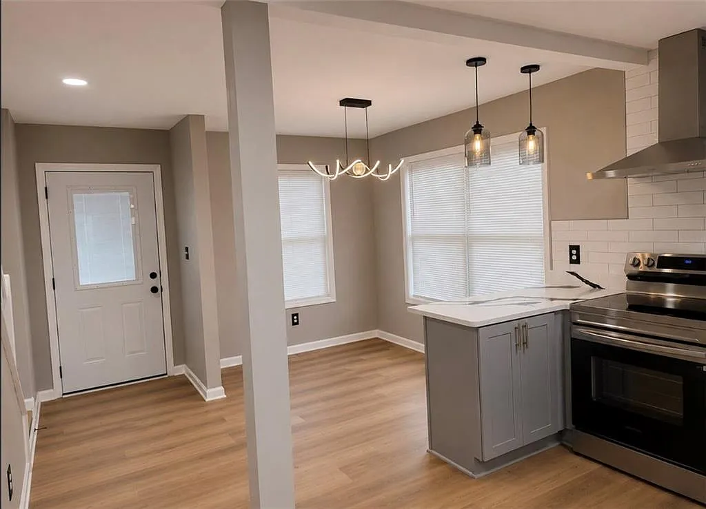 3 bed, 2.0 bath, 1184 sqft, $1,875 — Photo 2