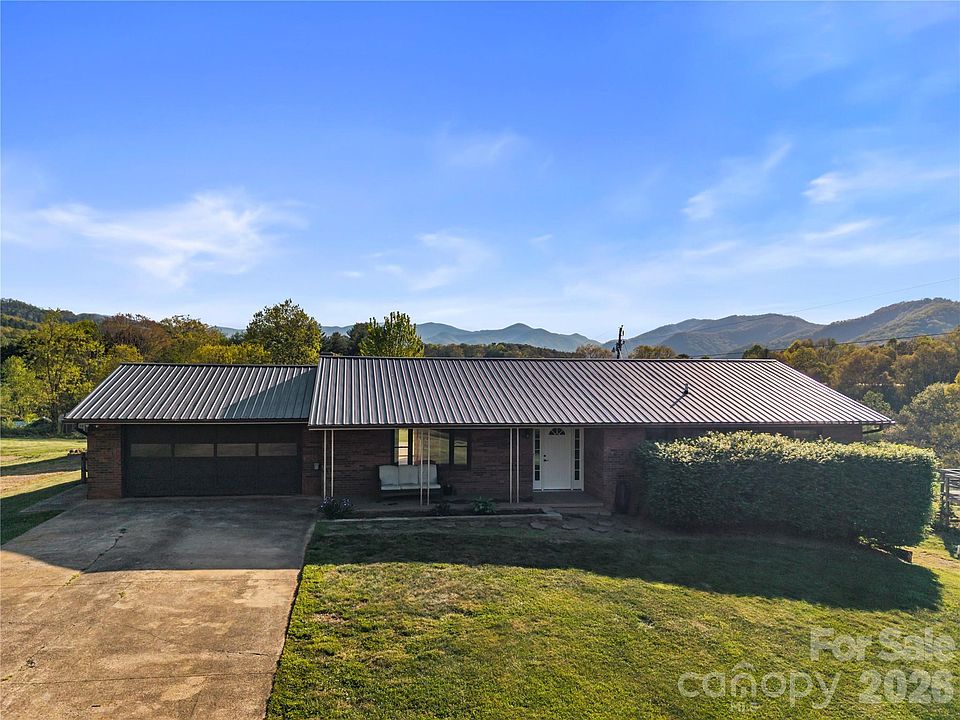 1st image of 882 Queentown Rd
