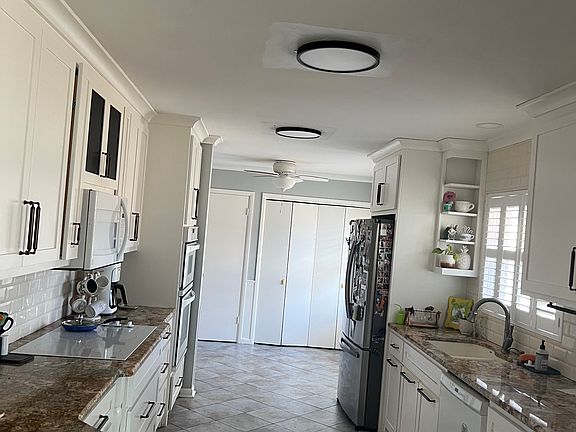 4th image of 5717 S Marion Ave